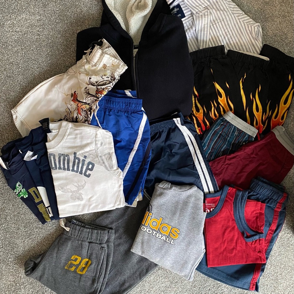 Boys clothing lot...size small